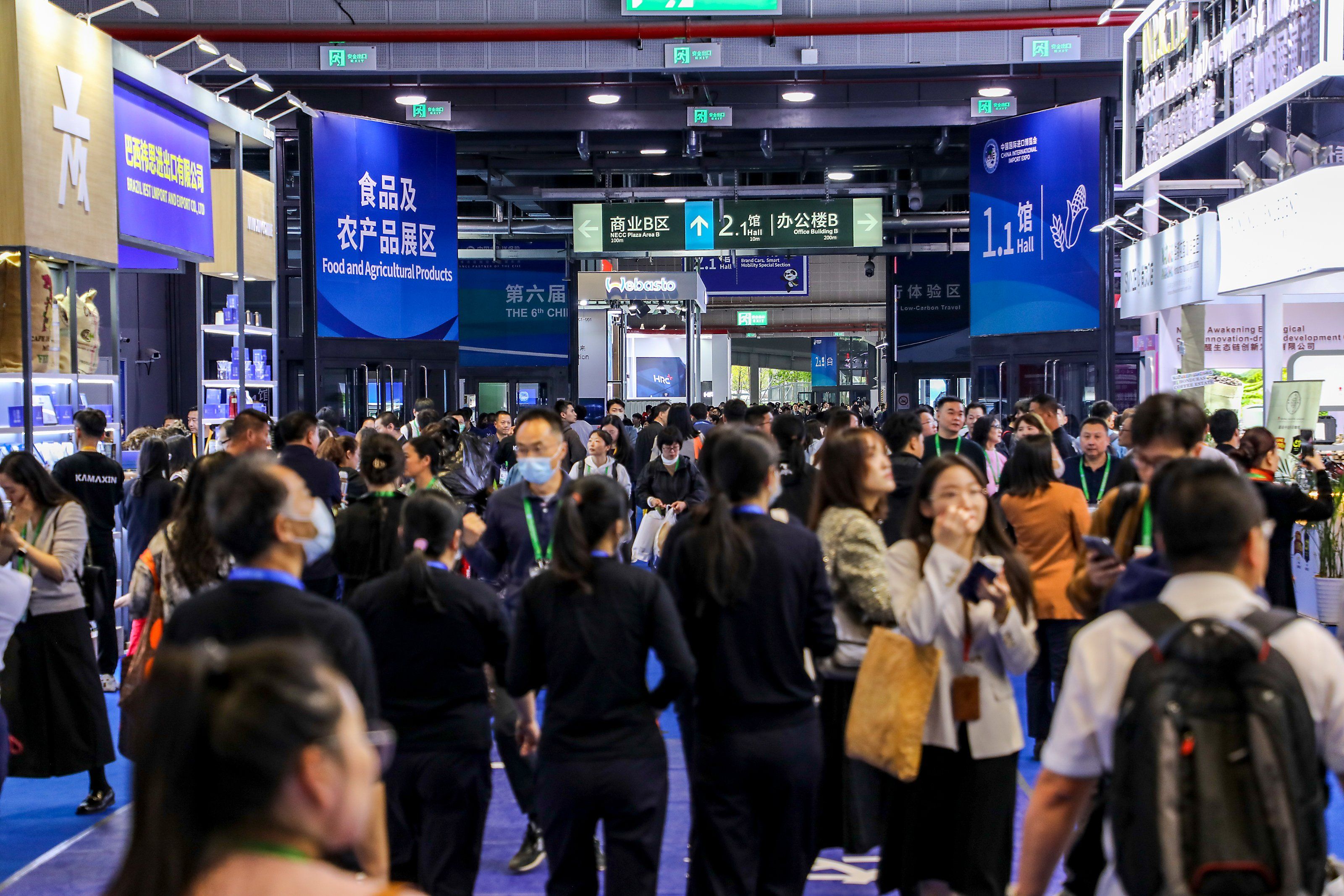 進博會企業(yè)商業(yè)展展會搭建設(shè)計中的視覺沖擊力提升  