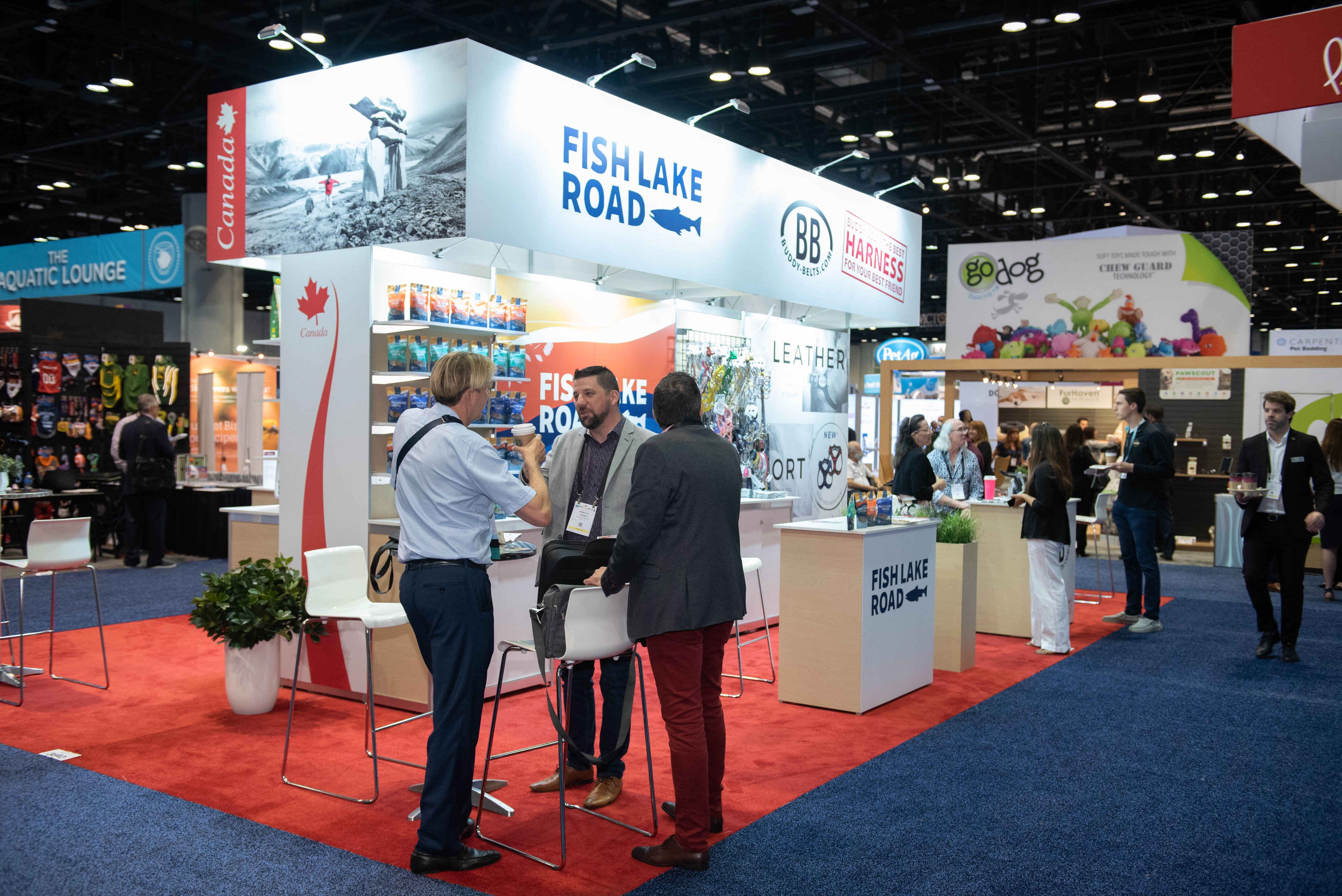 多種展臺(tái)展覽搭建設(shè)計(jì)方向，從極簡(jiǎn)風(fēng)到沉浸體驗(yàn)