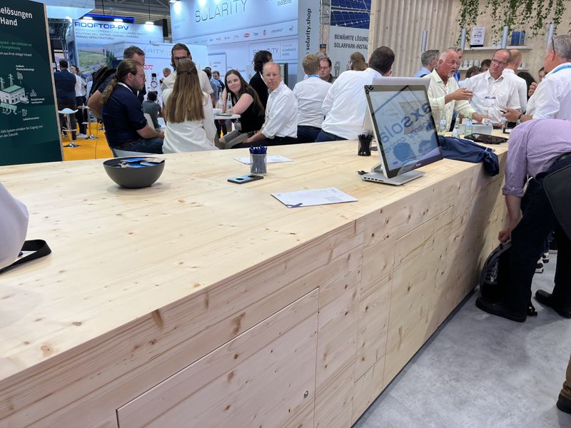 德國(guó)漢諾威展廳地板怎么鋪好看