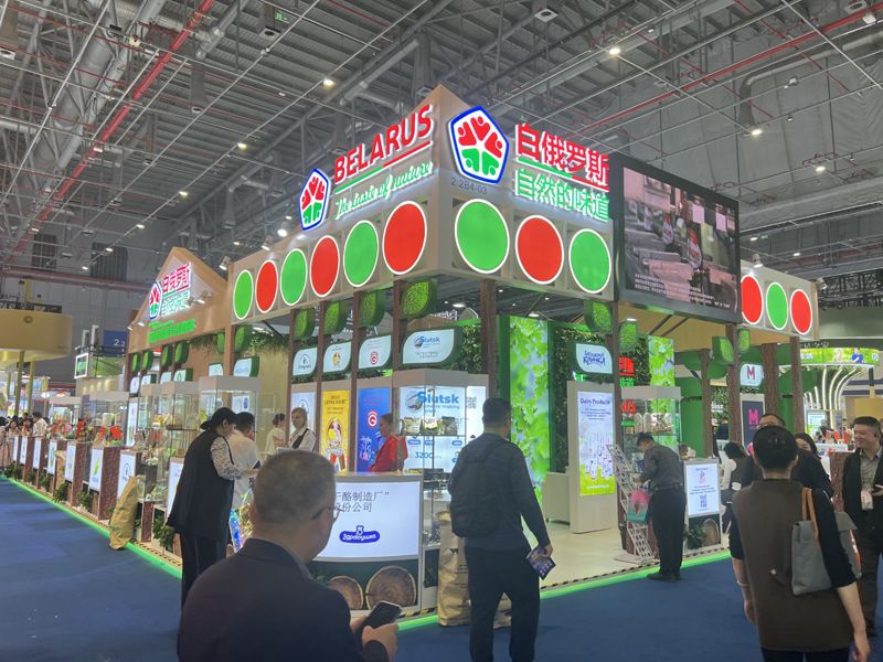 阿聯(lián)酋一站式廣告?zhèn)髅秸箘?chuàng)意展臺設計